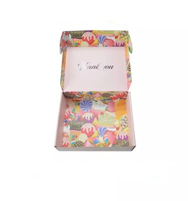Het vouwen van de Giftdozen van het Manierkarton voor de Druk van de Kledingsgepaste kleur
